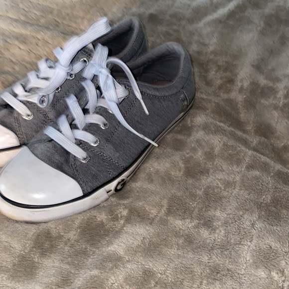 Guess Shoes - Picture 3 of 8